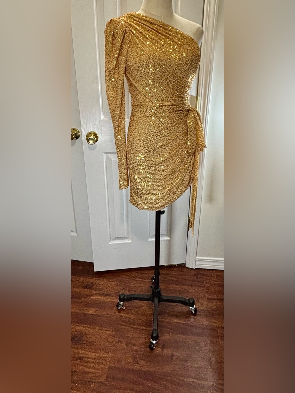 IEENA For MAC Duggal NWT Gold Sequined One Shoulder SideBow Dress Size 2 #26977 - Picture 7 of 13